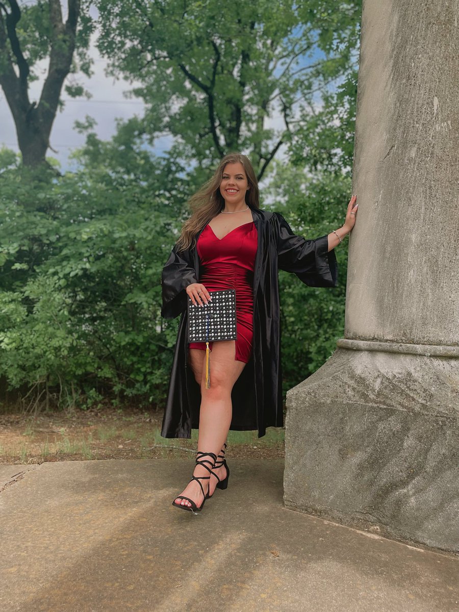Brookeleroy's tweet photo. College educated she graduated ⚡️🎓 #lifeupdate https://t.co/83uJ11ytdZ