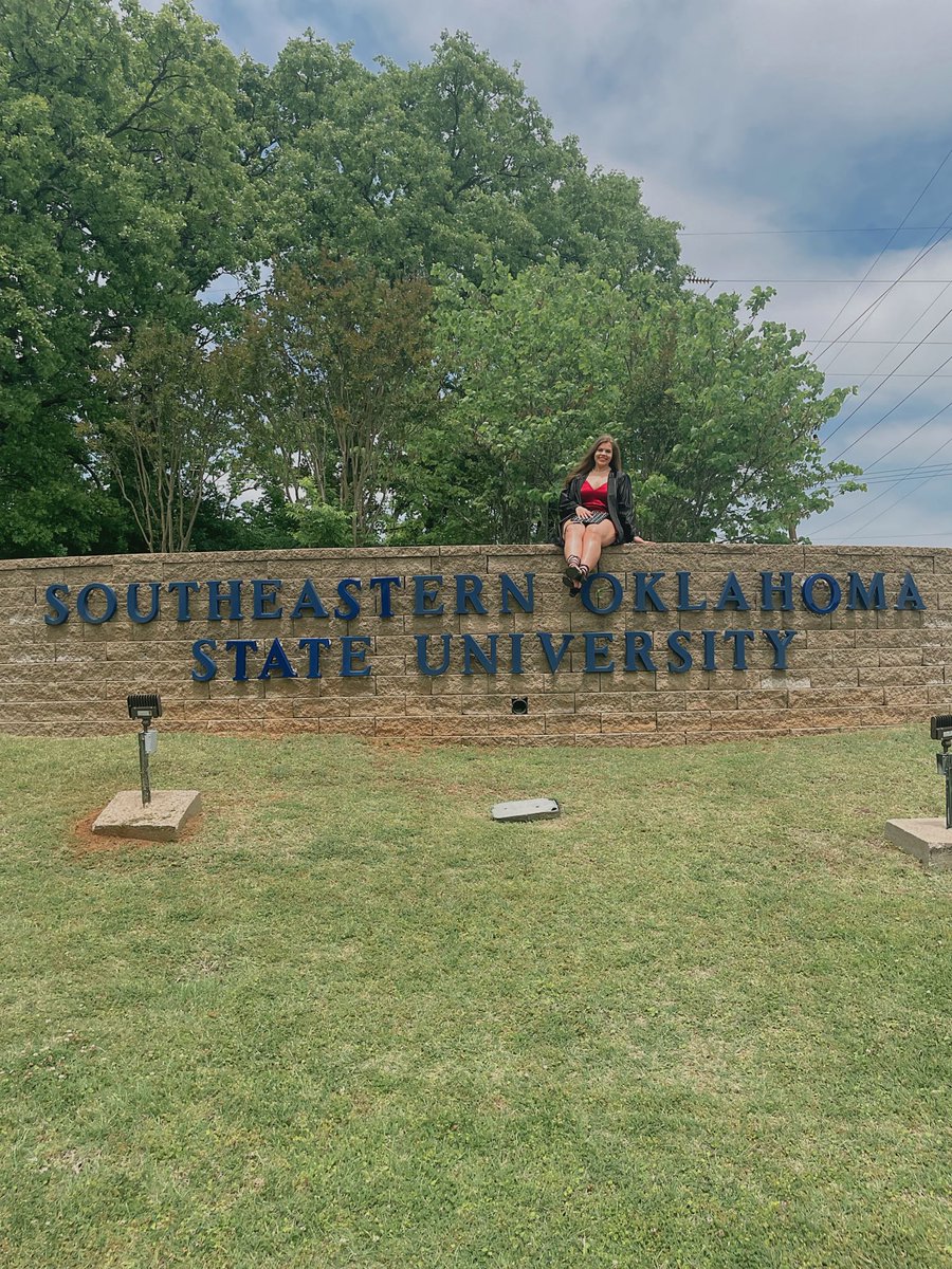 Brookeleroy's tweet photo. College educated she graduated ⚡️🎓 #lifeupdate https://t.co/83uJ11ytdZ