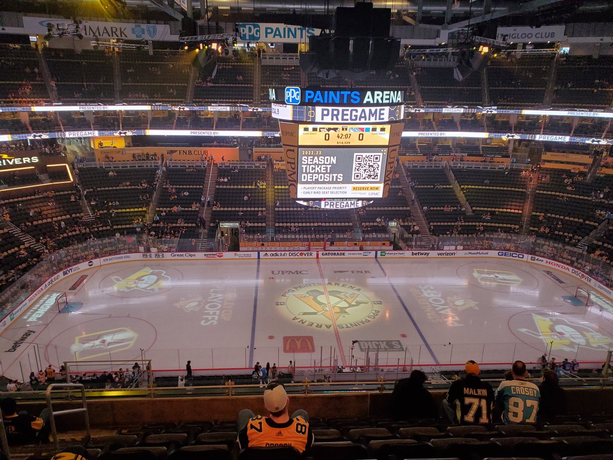 FrodoInRealLife's tweet image. I'm just here for the $15 Coors Lights