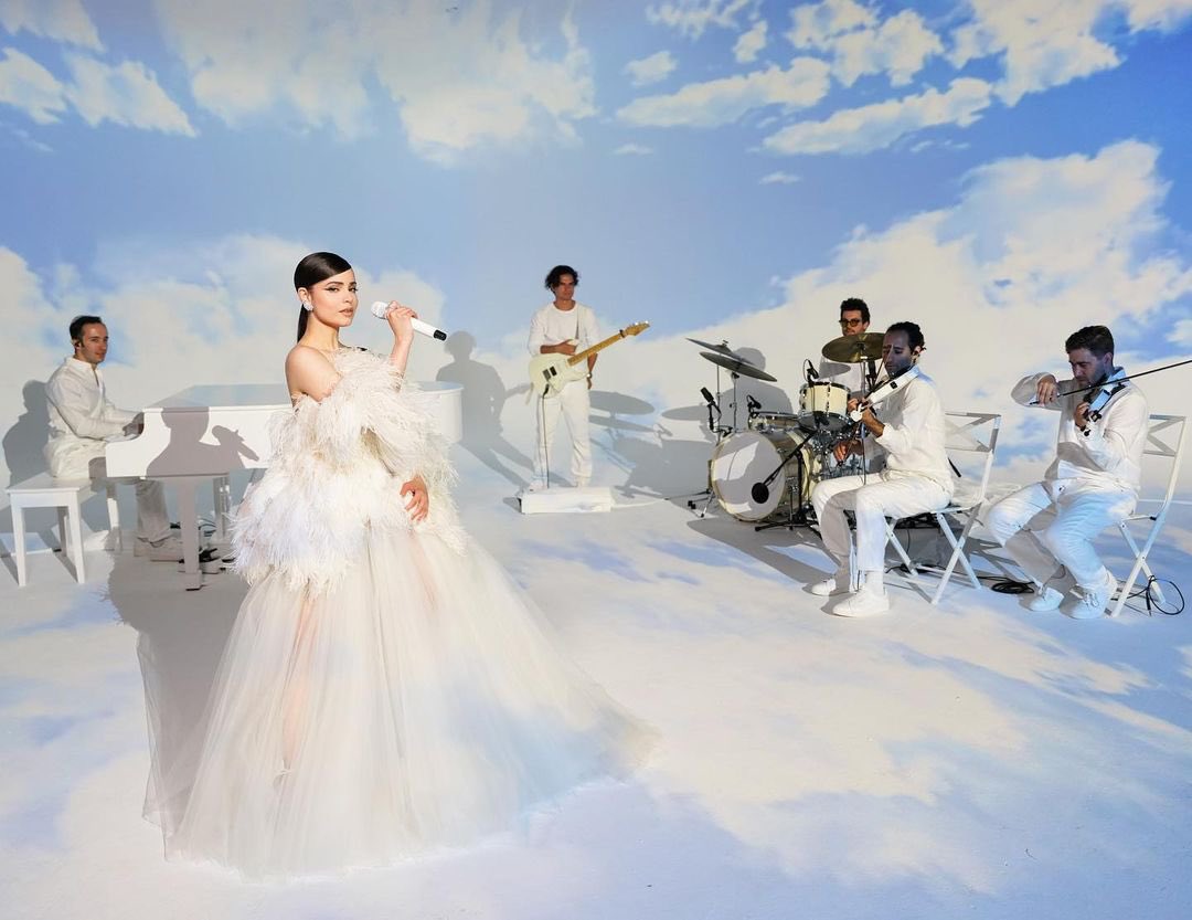 Somewhere in the clouds…☁️ An actual angel.

Listen to <a href="/SofiaCarson/">Sofia Carson</a>’s debut album now: hollywoodrecs.co/SofiaCarsonAlb…