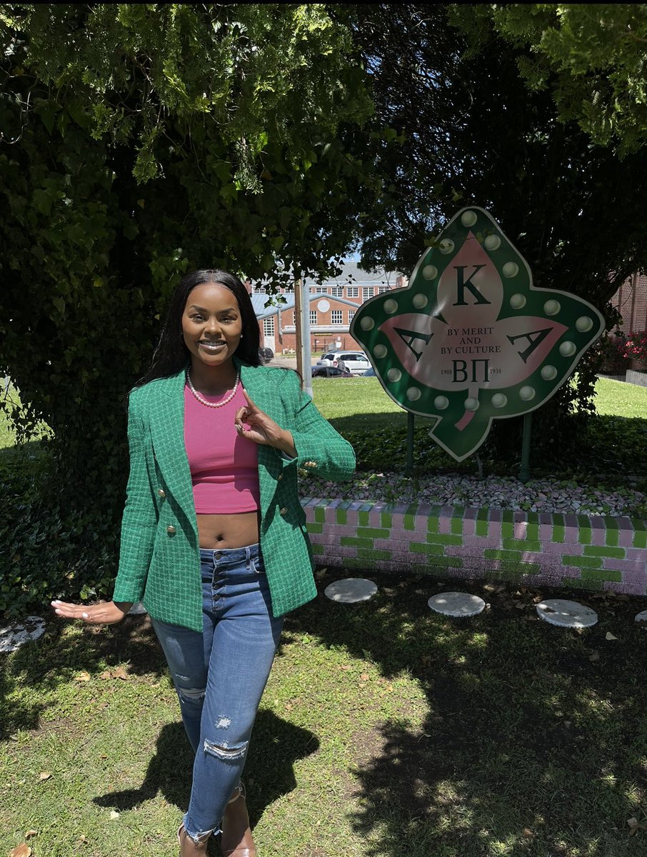 KAlverez99's tweet photo. Y’all know me as Kendal, but my sisters know me as Kreole 💚💞

#AKAland #AKA #myasu #betapi https://t.co/SqR3jvW86L