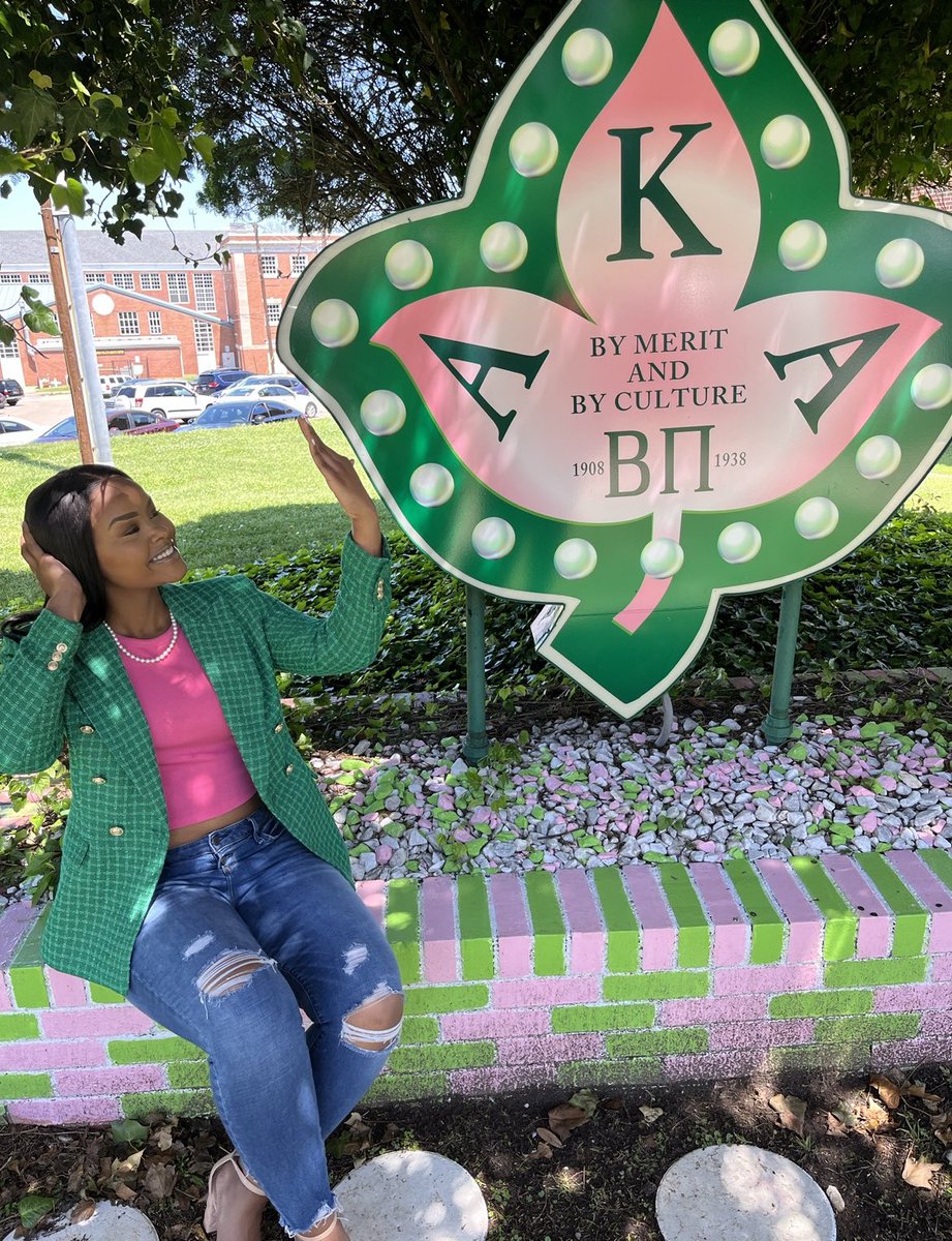 KAlverez99's tweet photo. Y’all know me as Kendal, but my sisters know me as Kreole 💚💞

#AKAland #AKA #myasu #betapi https://t.co/SqR3jvW86L