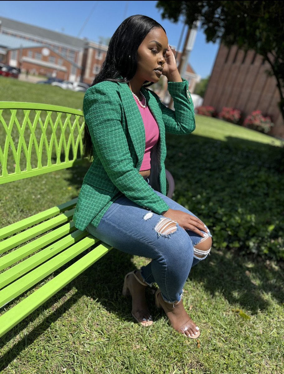 KAlverez99's tweet photo. Y’all know me as Kendal, but my sisters know me as Kreole 💚💞

#AKAland #AKA #myasu #betapi https://t.co/SqR3jvW86L