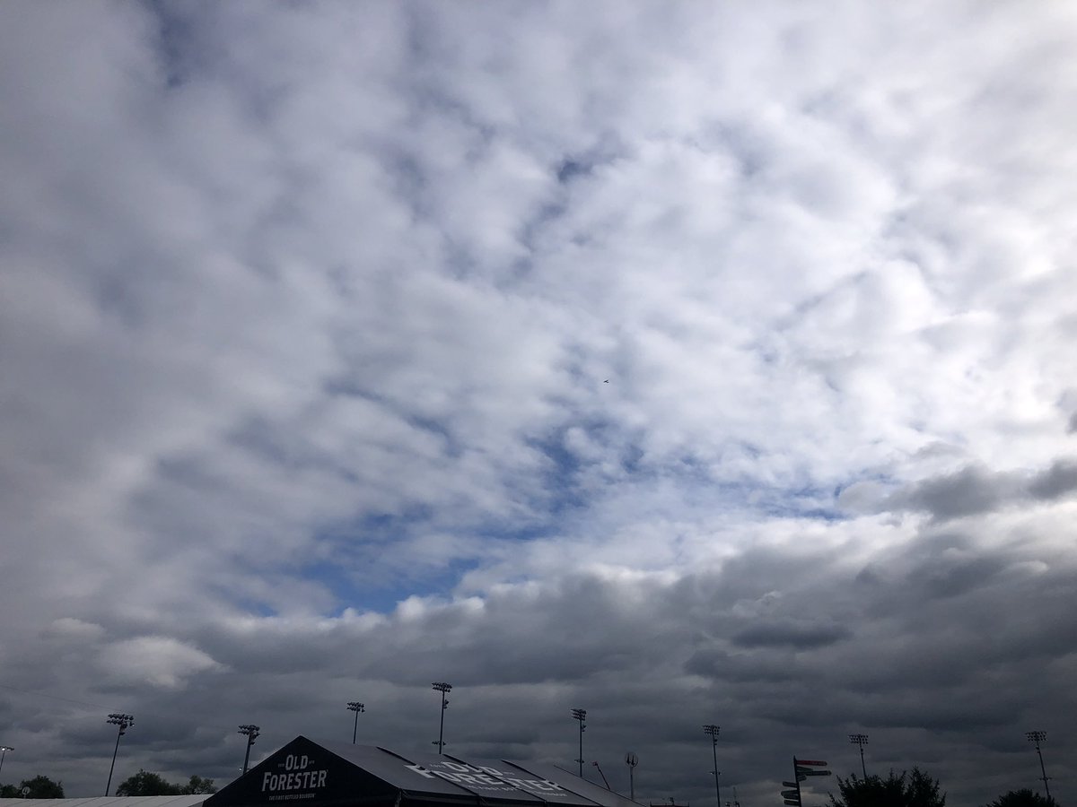 Some blue sky poking through over the infield #KentuckyDerby2022
