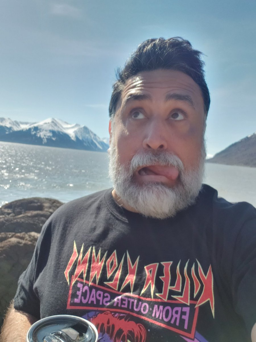 PapaJ_Torres's tweet photo. #sillyfacesaturday #alaskastyle #horrorloser 
#balugapoint https://t.co/MpKd0b1n0y