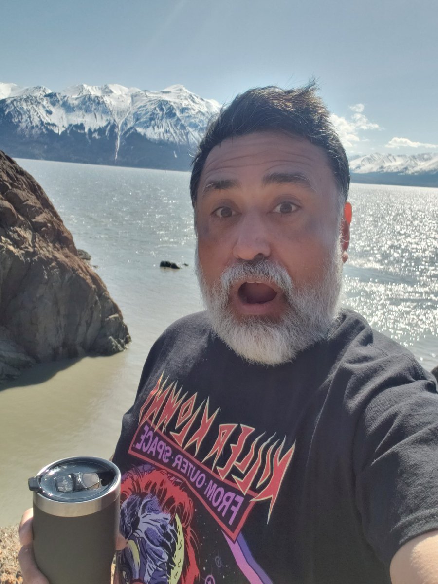 PapaJ_Torres's tweet photo. #sillyfacesaturday #alaskastyle #horrorloser 
#balugapoint https://t.co/MpKd0b1n0y