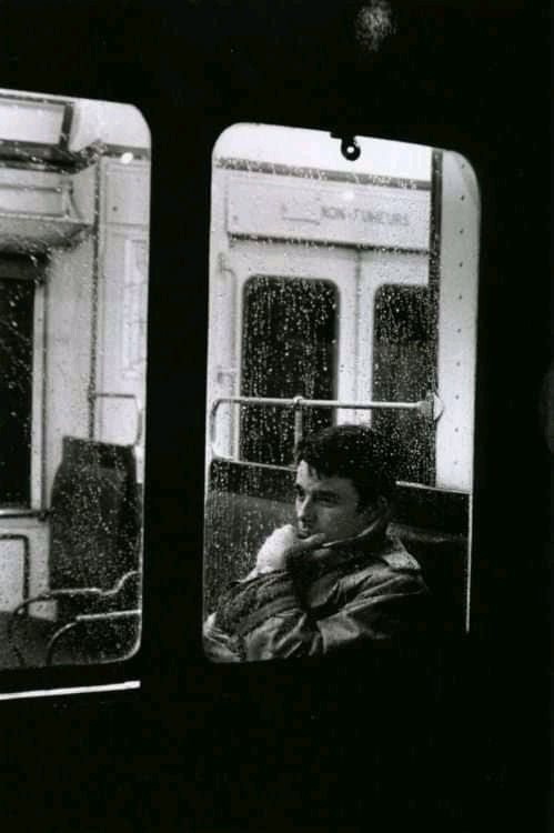 تنها و آشفته حال