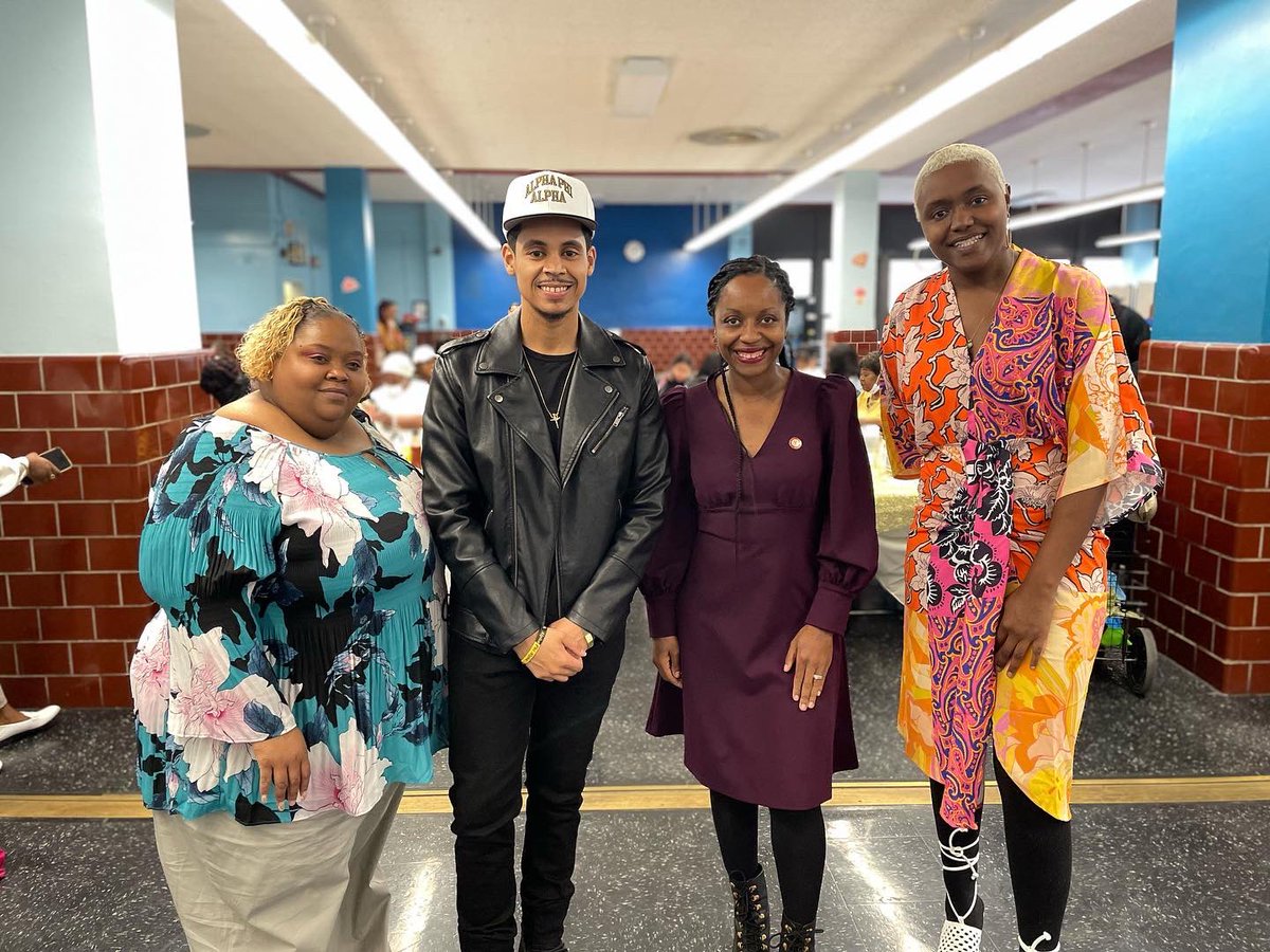 CMBrooksPowers's tweet photo. Thank you to the @PALNewYork @goldiemaple333 @FarRockGC for hosting today’s #MothersDay Brunch. 🌻 https://t.co/x8N7OhBGjY