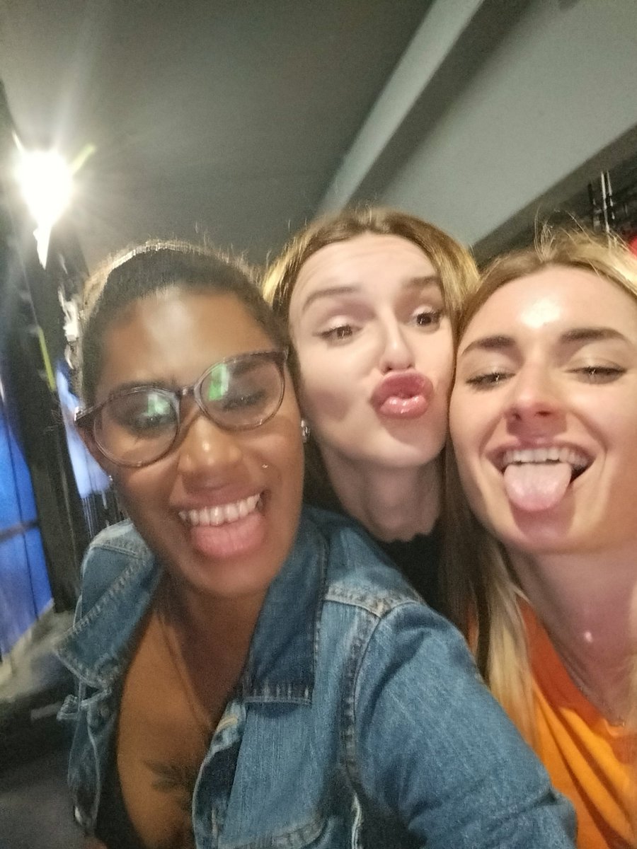 Mom's weekend y'all  Respect 🤟🖕😂As !!!