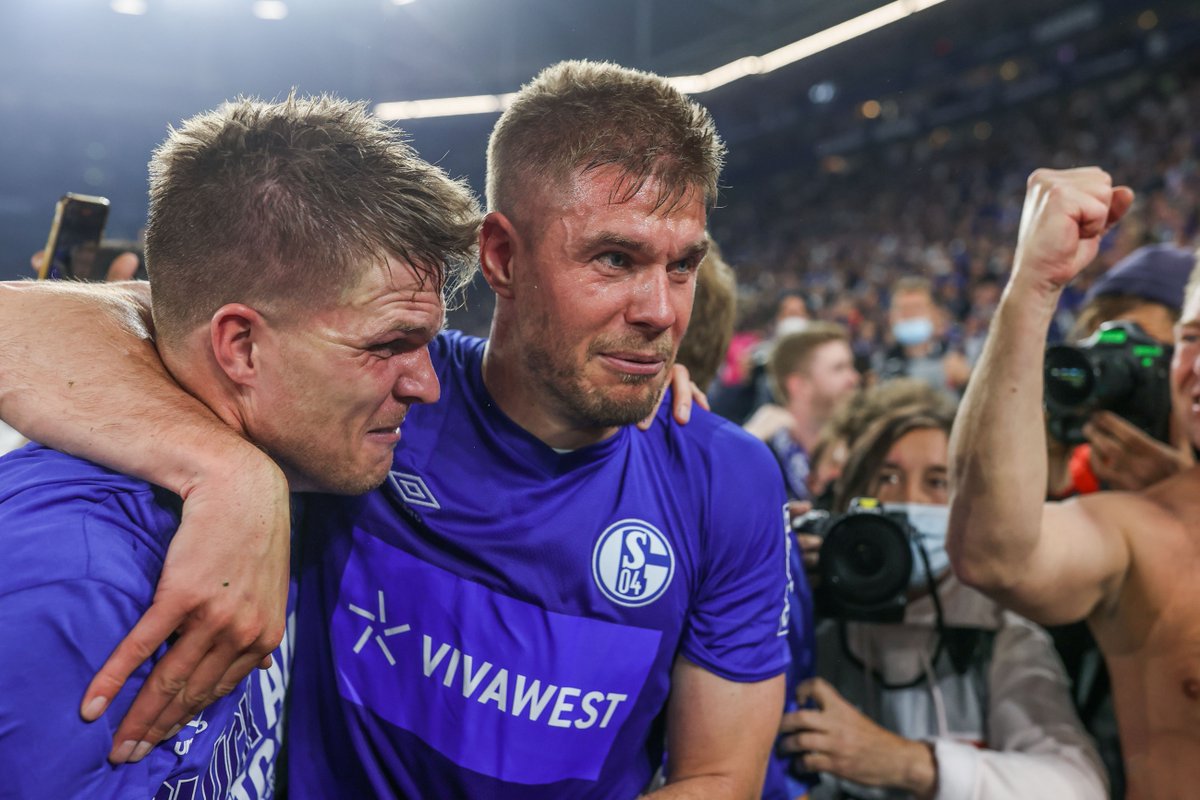 s04_en's tweet photo. This is what it means. This is Schalke. ⚒️

#S04 https://t.co/riphzRxwtZ