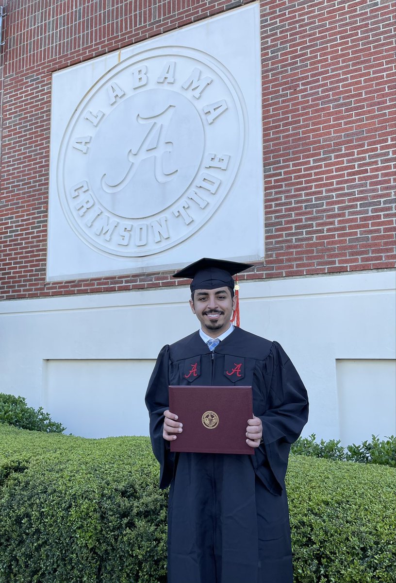 بفضل الله وحده وكرمه ولطفه 

تم بحمدالله تخرجي من جامعة:
University of Alabama 

وحصولي على درجه البكالوريوس 

بتخصص هندسه مدنيه

سائلًا المولى التوفيق لي ولكم 🎓

م.خالد عبدالرحمن خلف العياشي