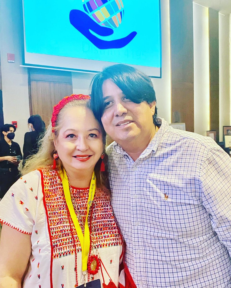 BlancaIslasM's tweet photo. Que feliz me hace compartir con seres humanos tan completos y que son ejemplo @yoanirv Fernando Andreacci, Juanita Rabelo en #Rotary  #Distrito4195 #Oaxaca un gran panel #feliz https://t.co/JgTawXl6M8