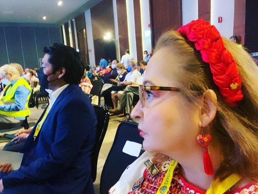 BlancaIslasM's tweet photo. Que feliz me hace compartir con seres humanos tan completos y que son ejemplo @yoanirv Fernando Andreacci, Juanita Rabelo en #Rotary  #Distrito4195 #Oaxaca un gran panel #feliz https://t.co/JgTawXl6M8