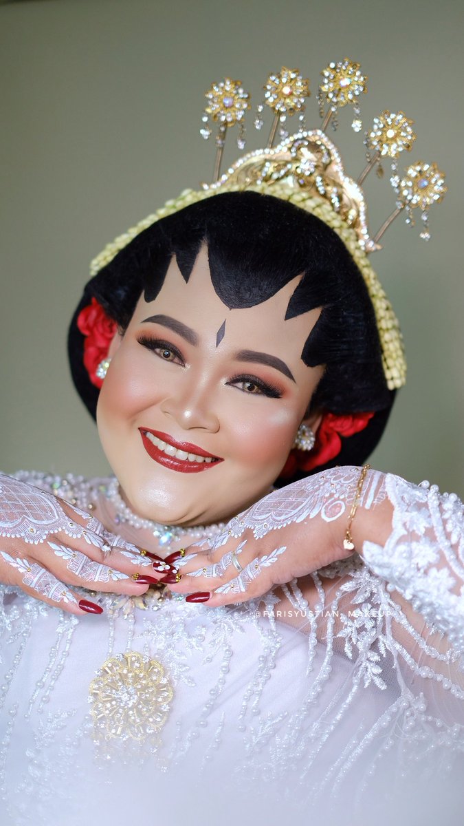 Cek Instagram @farisyustian_makeup 085713857699