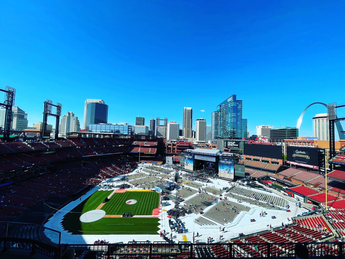 STLTravis's tweet photo. Just a little @kennychesney in #STL today. :) https://t.co/uCRVTDFClU