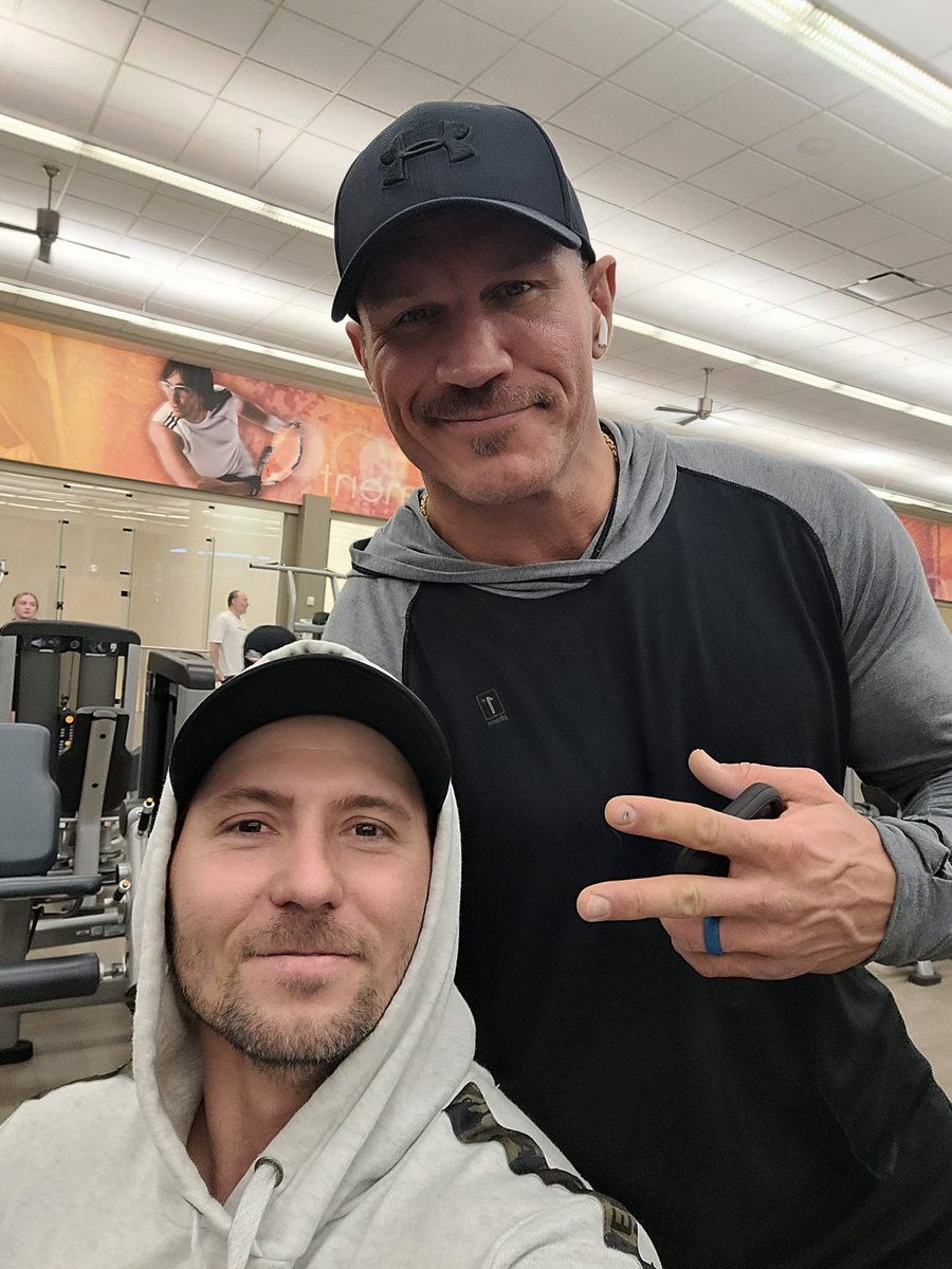 Varro_'s tweet photo. Thank you @RandyOrton for the pic at the gym made my night. https://t.co/ba3RuK5oHh