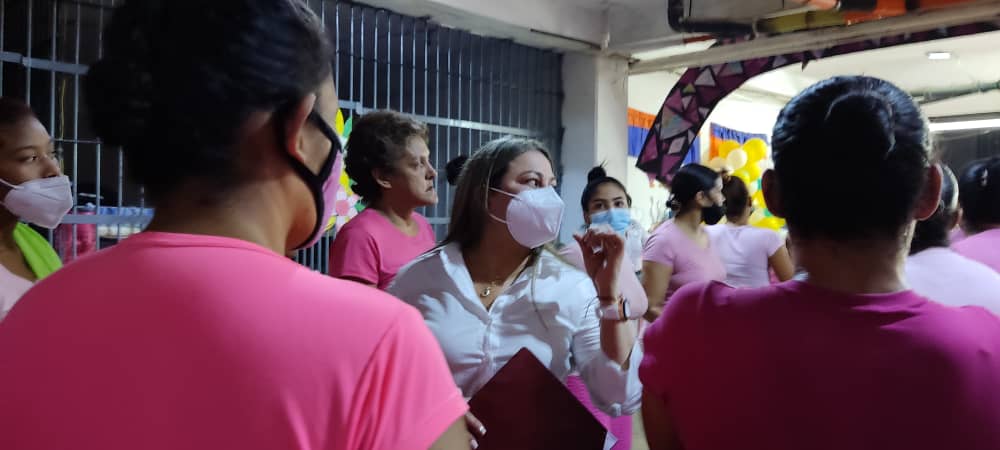 mirelct's tweet photo. #7May || Acompañamiento al Vicepresidente @CeballosIchaso1 a la  Inspección de la Estación PNB y el Centro de Control y Resguardo del Detenido de la @PNBVzla, en la Parroquia El Valle, garantizando los #DDHH de las privadas de libertad #JuventudDeportivaDeOro @NicolasMaduro https://t.co/85cnd1AlvW