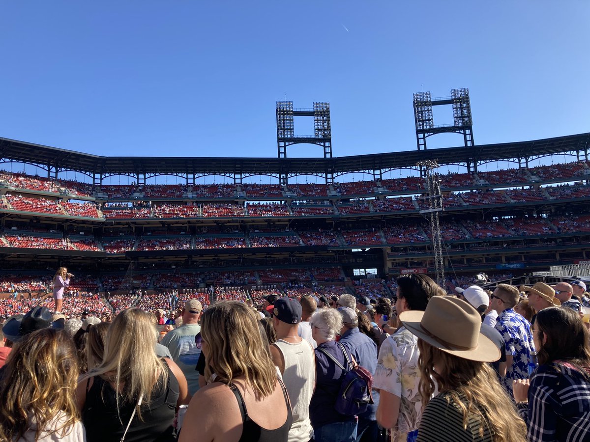 Ben_Fred's tweet photo. Now playing center field: Carly Pearce https://t.co/cobUf7bfSy