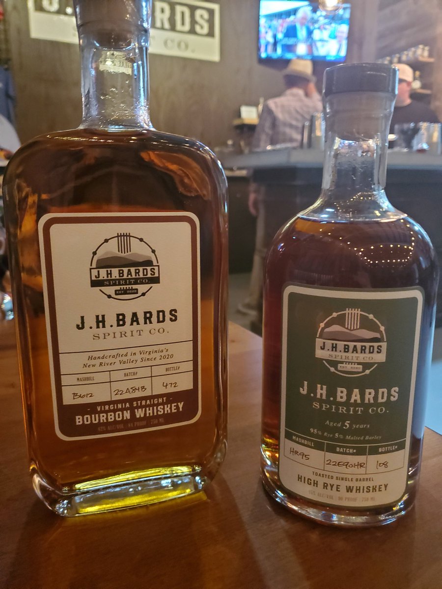 VTMattWins's tweet photo. #TeamWinston drinking perfect #MintJuleps at the #JHBards  #KentuckyDerby party.   
#SeersuckerSuits
#FancyHats https://t.co/8YbAg4p70N