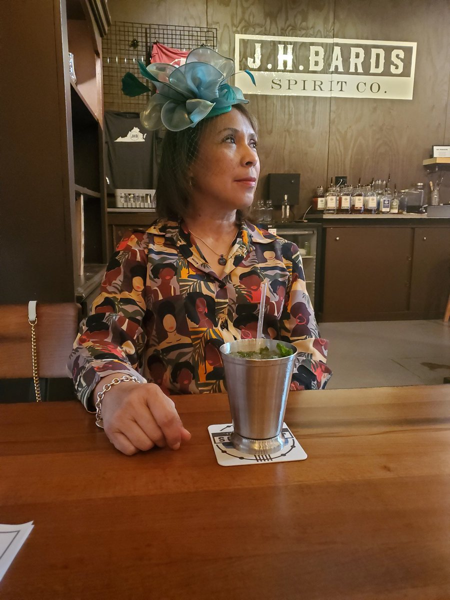 VTMattWins's tweet photo. #TeamWinston drinking perfect #MintJuleps at the #JHBards  #KentuckyDerby party.   
#SeersuckerSuits
#FancyHats https://t.co/8YbAg4p70N