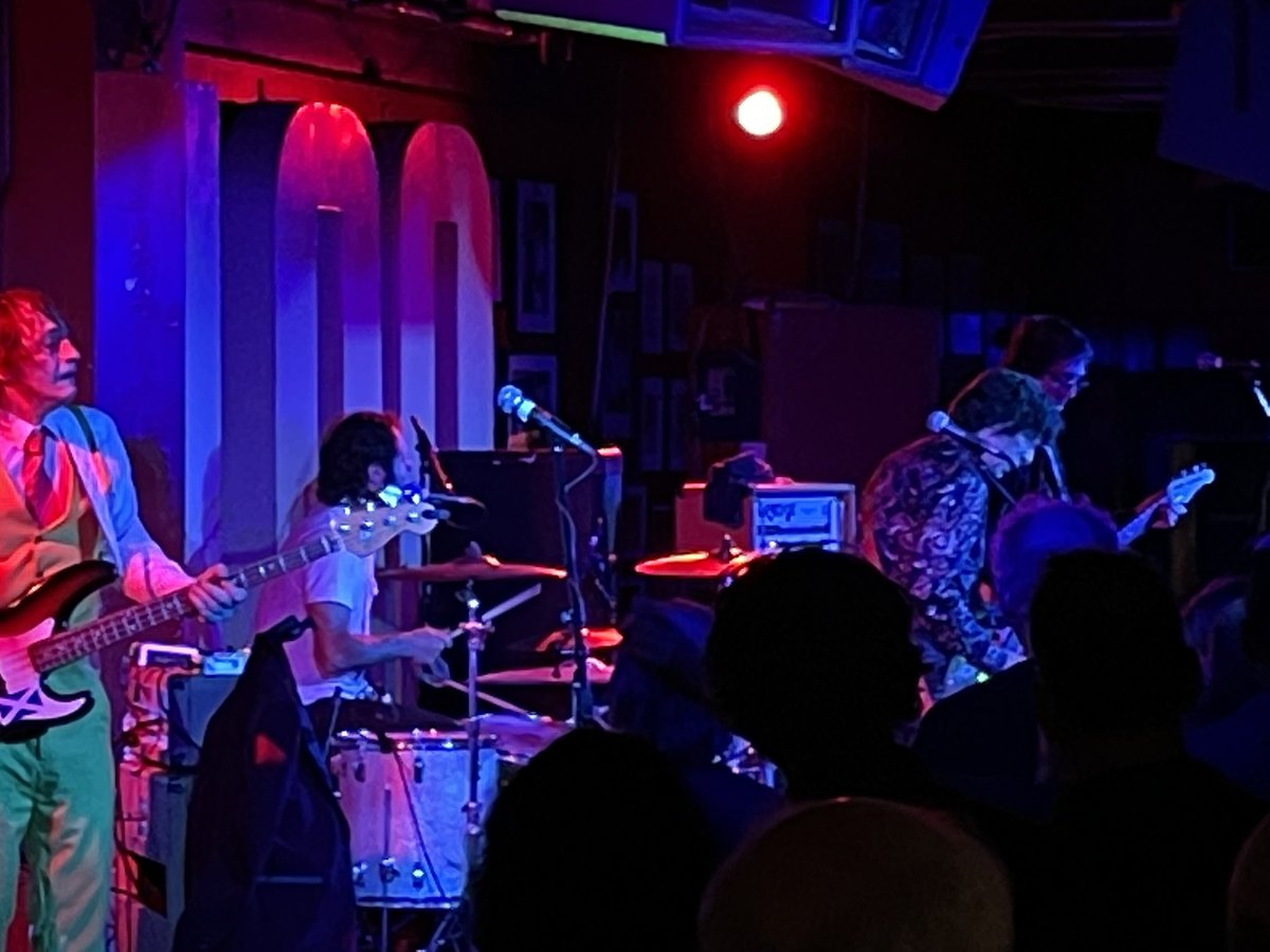 The <a href="/FlaminGroovies/">Flamin' Groovies</a> were in peak form at <a href="/100clubLondon/">The 100 Club</a> tonight. From the opening Way Over My Head they had us all boppin’ like there was no tomorrow. Cyril, keep a-knockin’! Thanks to <a href="/OtisTours/">Otis Tours</a> and <a href="/yourmusiclawyer/">Barry Simons</a> Barry Simons. 🇳🇱 Holland, get ready to shake some action.