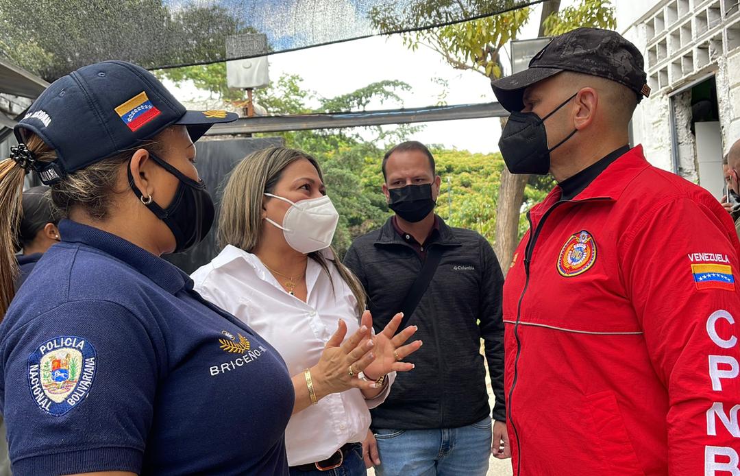 mirelct's tweet photo. #7May || Acompañamiento al Vicepresidente @CeballosIchaso1 a la  Inspección de la Estación PNB y el Centro de Control y Resguardo del Detenido de la @PNBVzla, en la Parroquia El Valle, garantizando los #DDHH de las privadas de libertad #JuventudDeportivaDeOro @NicolasMaduro https://t.co/85cnd1AlvW