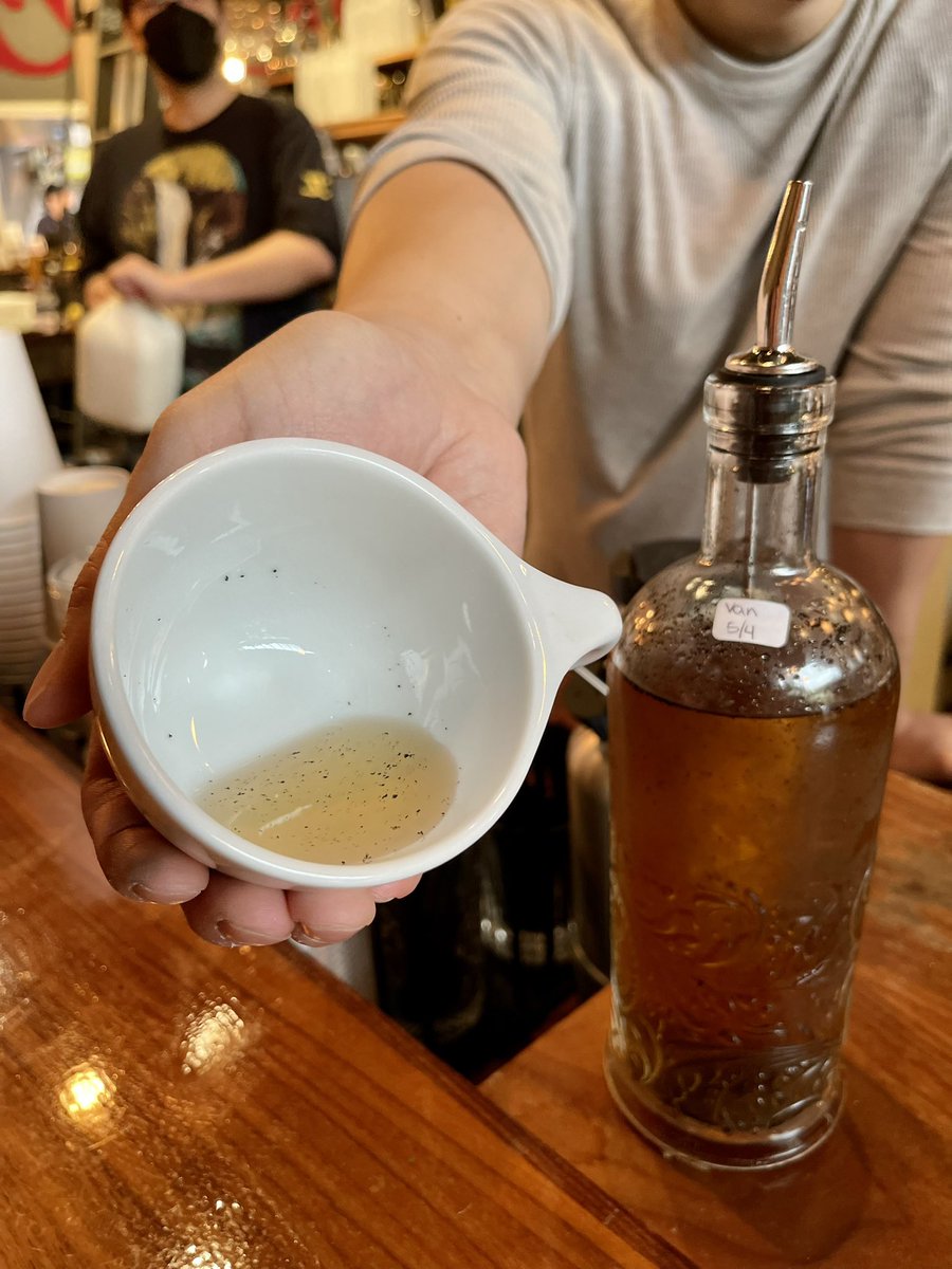 archivesalem's tweet photo. Everything’s coming up vanilla! 🥰 We infuse house simple syrup with vanilla beans from Madagascar for coffee drinks, specialty cocktails, &amp; everything in between. ☕️ So good. 🤤 (1/2) https://t.co/MC6yjSKU3T