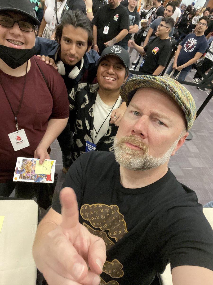 RealBerserk19's tweet photo. Met a legend with My bfs💖😭 @Besert12 @Mysticrosel https://t.co/iRSM9cTbN2