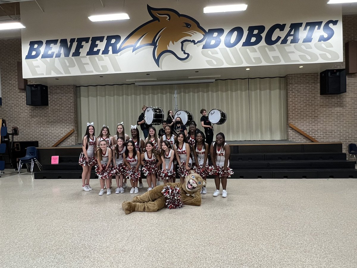 CheerStrack's tweet photo. Our Cougar’s enjoyed performing with the Benfer Bobcats in their STAAR di gras parade. https://t.co/AfJZNI7EIW