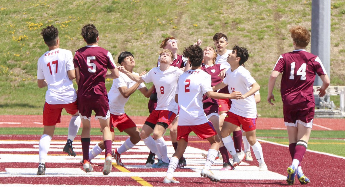 SCIStephanie's tweet photo. B SOC: @CreteMensFC and Waverly wait for the ball to come down during today's district final. #cretecards #waitfortheball #itiscomingeventually https://t.co/JtKXj0eJyp