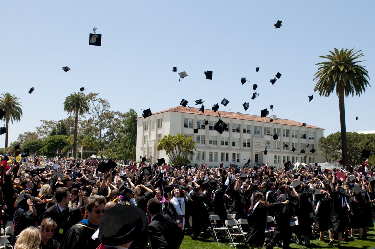 LMUSnyder's tweet photo. Congrats, grads—our bold leaders, creatives, masterful entrepreneurs, innovative minds. Your time has come to "Go forth and set the world on fire."  You inspire me!  #LMUGrad  #JesuitEducated https://t.co/XUtVYm9OY3