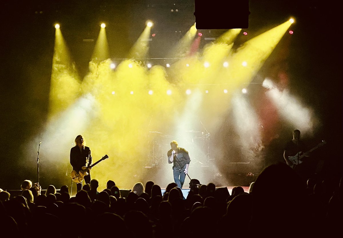 Last night at Her Majesty’s Theatre in Adelaide! What a gig. Amazing....