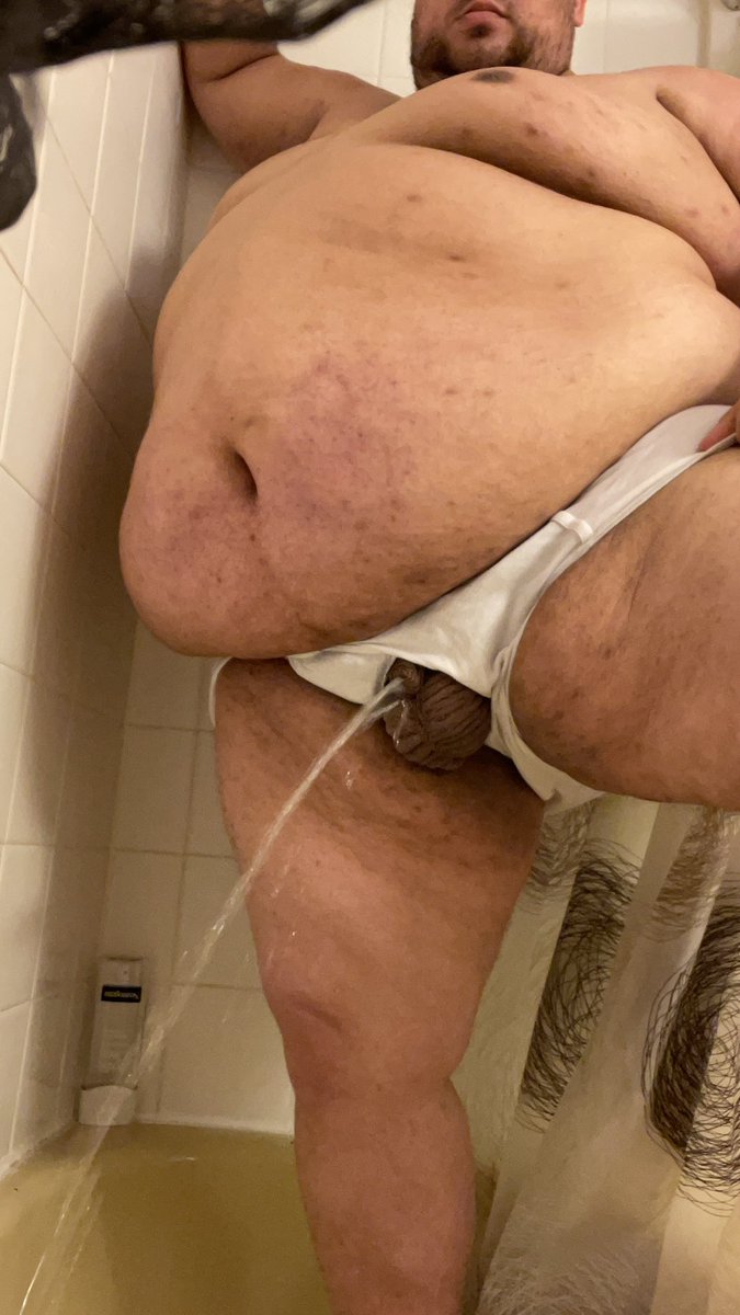 FatalFatty's tweet photo. Well OF wouldn’t allow this on there. And don’t wanna waste these pics so enjoy!  Fat pig taking a piss #Superchub #Gainer https://t.co/mRuOtIZJtJ