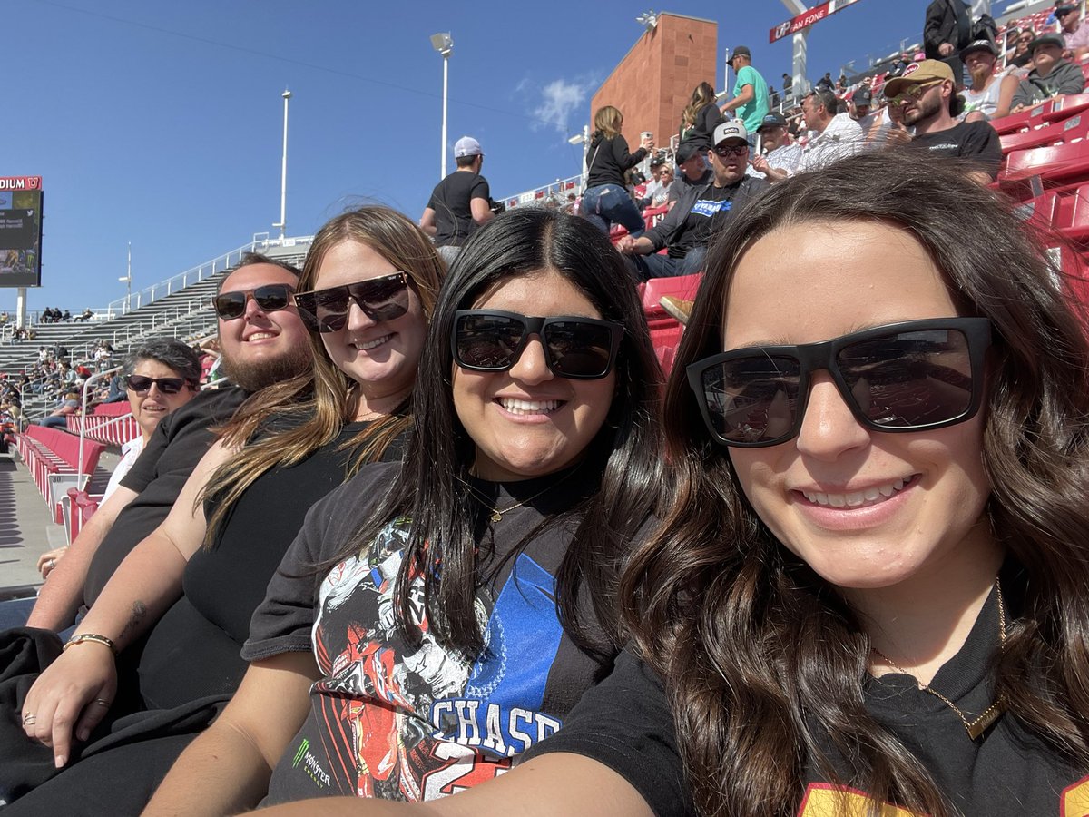 w_wolf17's tweet photo. Happy birthday Michaela! #SupercrossLIVE #dropthegate #ridered https://t.co/EDNsUhN0CM