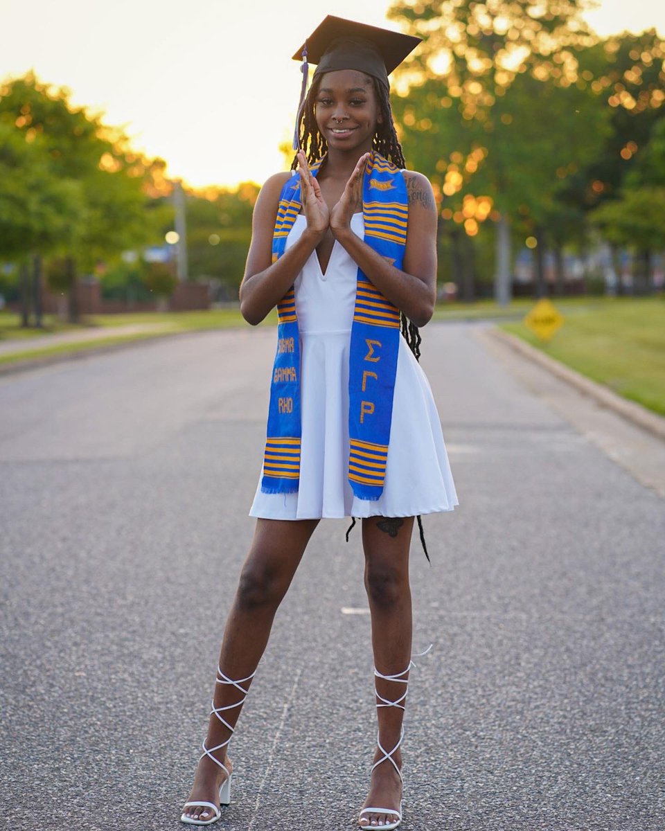 ItsladyD_'s tweet photo. First Generation College Grad ✅ https://t.co/OU23s6vRvL