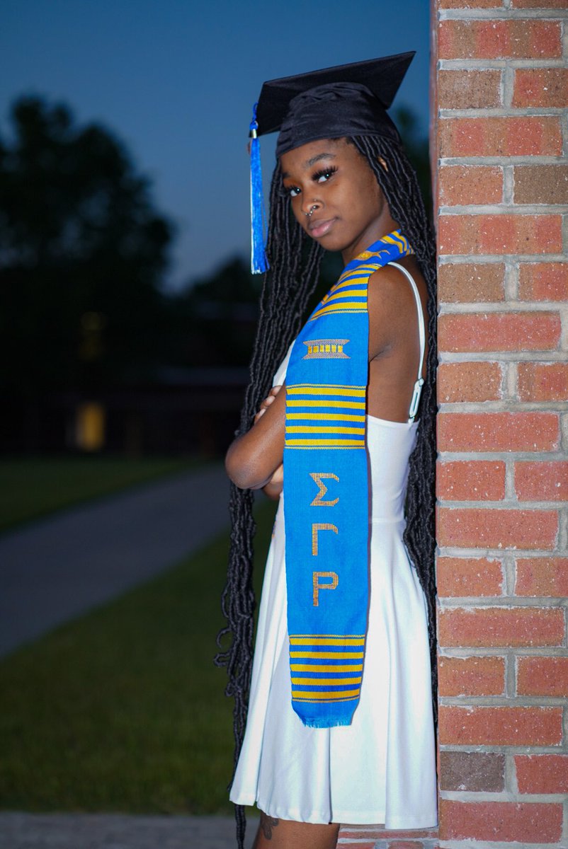 ItsladyD_'s tweet photo. First Generation College Grad ✅ https://t.co/OU23s6vRvL