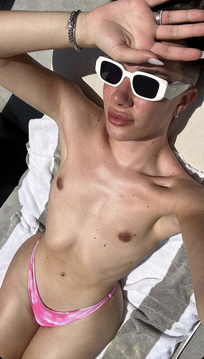 jacairnsun's tweet photo. Sunbathing https://t.co/4Kvm8YwKiU