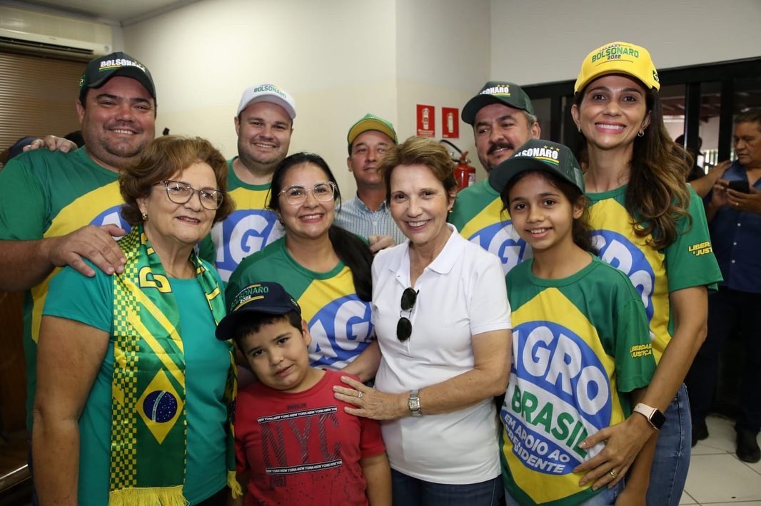TerezaCrisMS's tweet photo. Em Miranda, no #pantanal do #meuMS, pude ver o recurso público chegando lá na ponta, para os moradores do Assentamento Tupã Baê. Gratificante ver o nosso trabalho beneficiando tantas famílias. A estrada que liga a comunidade à cidade estava bem prejudicada. @jairbolsonaro https://t.co/B1YF6F8kHH