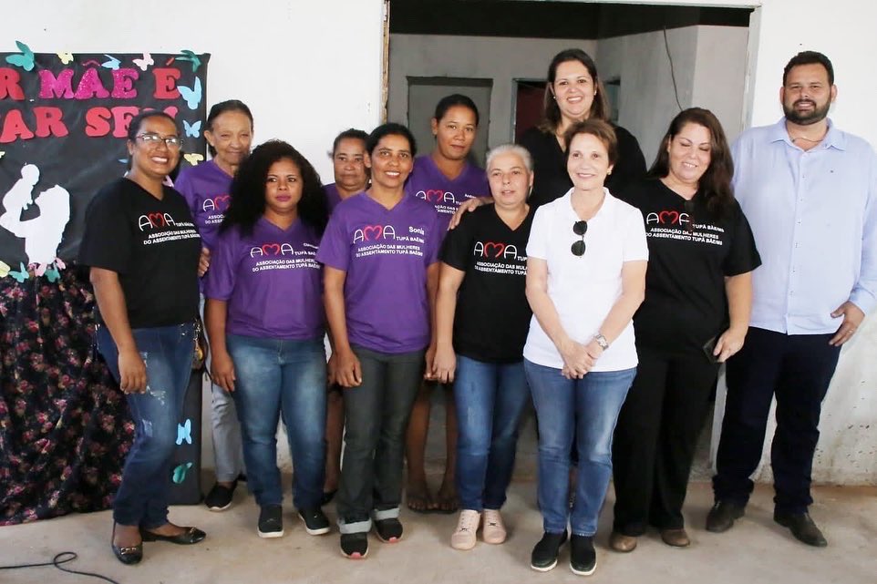 TerezaCrisMS's tweet photo. Em Miranda, no #pantanal do #meuMS, pude ver o recurso público chegando lá na ponta, para os moradores do Assentamento Tupã Baê. Gratificante ver o nosso trabalho beneficiando tantas famílias. A estrada que liga a comunidade à cidade estava bem prejudicada. @jairbolsonaro https://t.co/B1YF6F8kHH