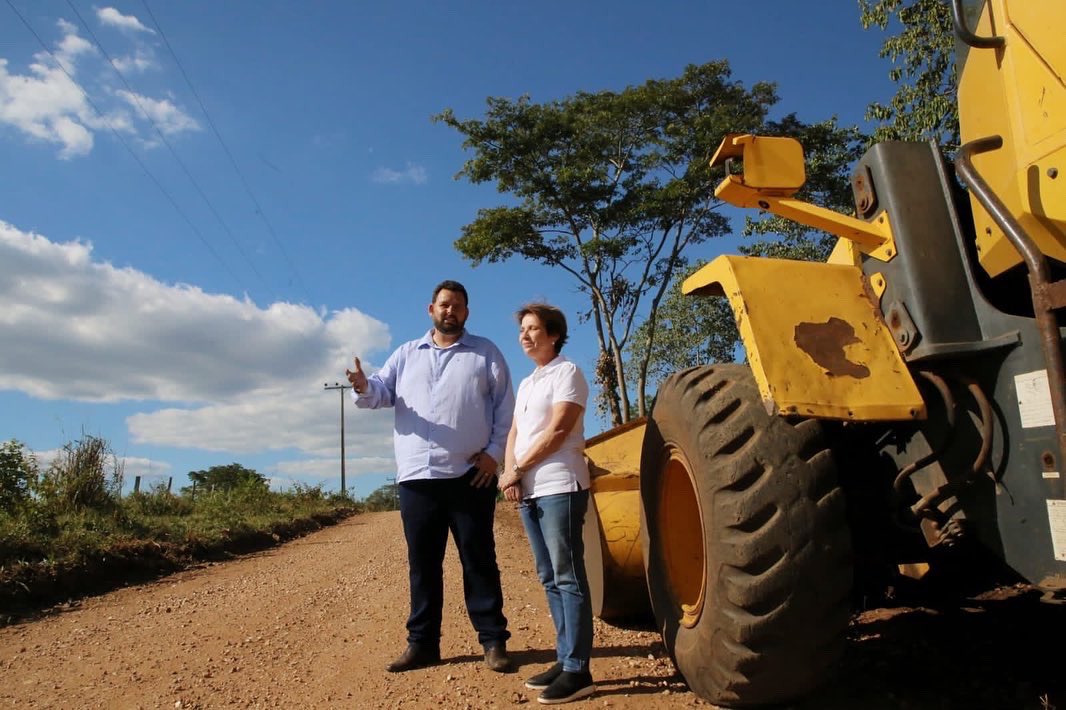 TerezaCrisMS's tweet photo. Em Miranda, no #pantanal do #meuMS, pude ver o recurso público chegando lá na ponta, para os moradores do Assentamento Tupã Baê. Gratificante ver o nosso trabalho beneficiando tantas famílias. A estrada que liga a comunidade à cidade estava bem prejudicada. @jairbolsonaro https://t.co/B1YF6F8kHH