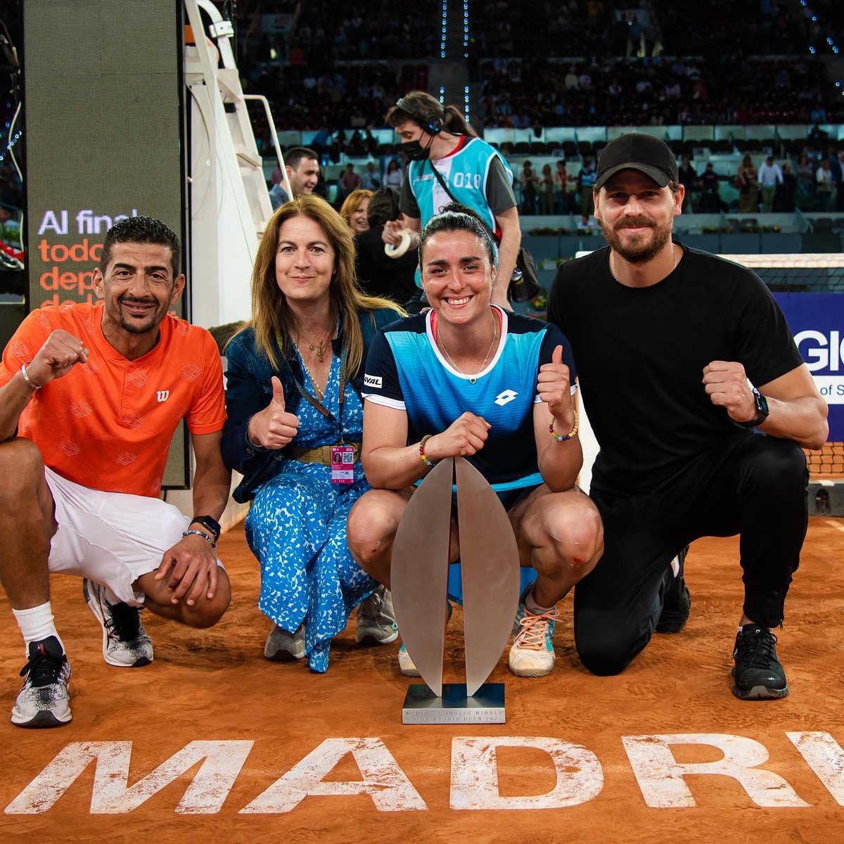 Ons_Jabeur's tweet photo. Dreams do come true 🏆😍
I love you all!! 🙏🇹🇳

Thank you Madrid, thank you to everyone who came and supported me. I am so grateful. Thank you to my familly and to the best team: Karim, Issam &amp; Mélanie, you guys are amazing! ❤️ https://t.co/3Bge7Qvr6G