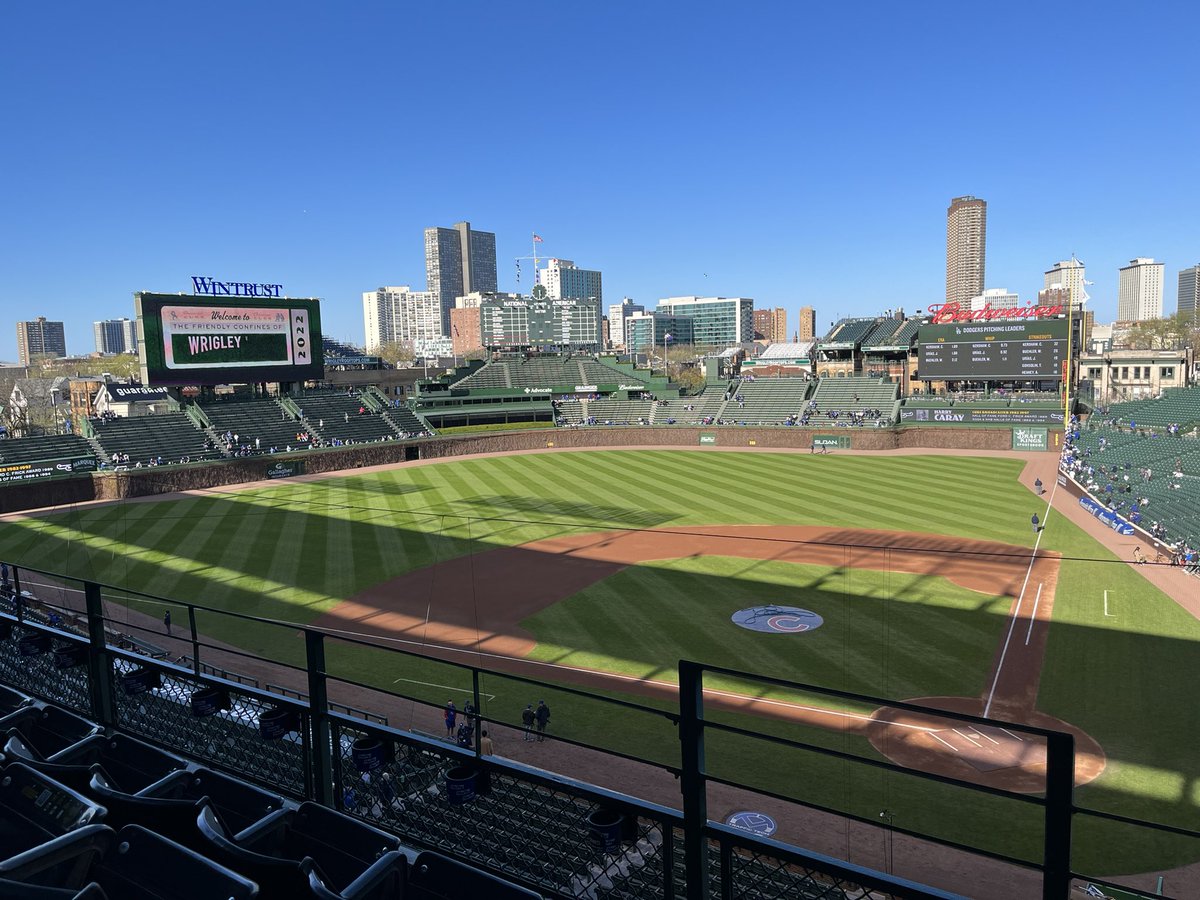 jdgnetti's tweet photo. Let’s go @Dodgers! #WrigleyField https://t.co/9AULJGq7T8