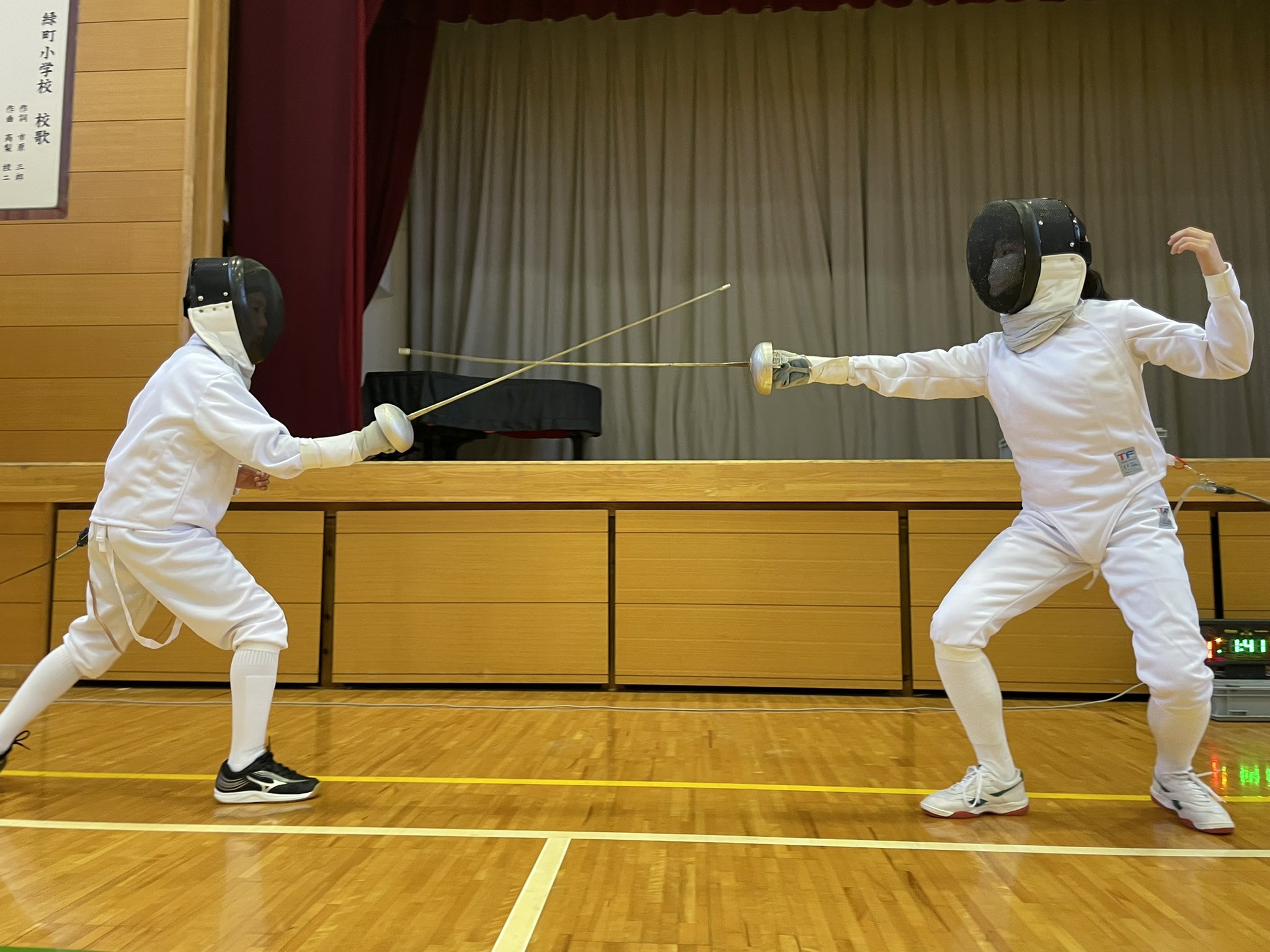 千葉フェンシングクラブ 元気に楽しくファイティング フェンシングのかっこよさ もっとたくさん伝えたい フェンシング 千葉フェンシング 千葉市 みどり台 小学生 中学生 習い事 個人レッスン 楽しい 仲間 一緒に 頑張る 勝ちたい 突け