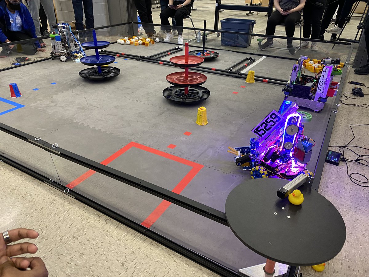 #FreightFrenzy event at <a href="/MandelaUnited/">Nelson Mandela HS</a> today. Huge shout out to <a href="/MWay888/">Mitch Way</a> for organizing this event. Thanks for giving me the chance to be your head ref - it was a blast! Congrats to all the teams here today! Thanks to all the volunteers! #WeAreCBE <a href="/FTCTeams/">FIRST Tech Challenge</a> #robots