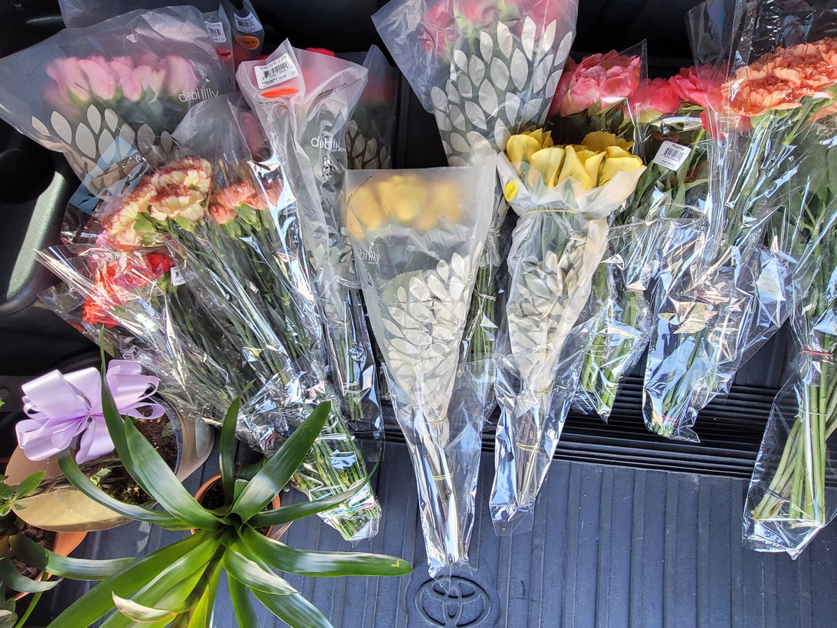 theb52bomber's tweet photo. Happy Mother's Day! #Mothers #flowers #love #appreciate #support #grateful Hug your Mother everyday and let her know she's loved!
#ripmom #blessed #trueangel #misshereveryday https://t.co/hRvnOr5QGA