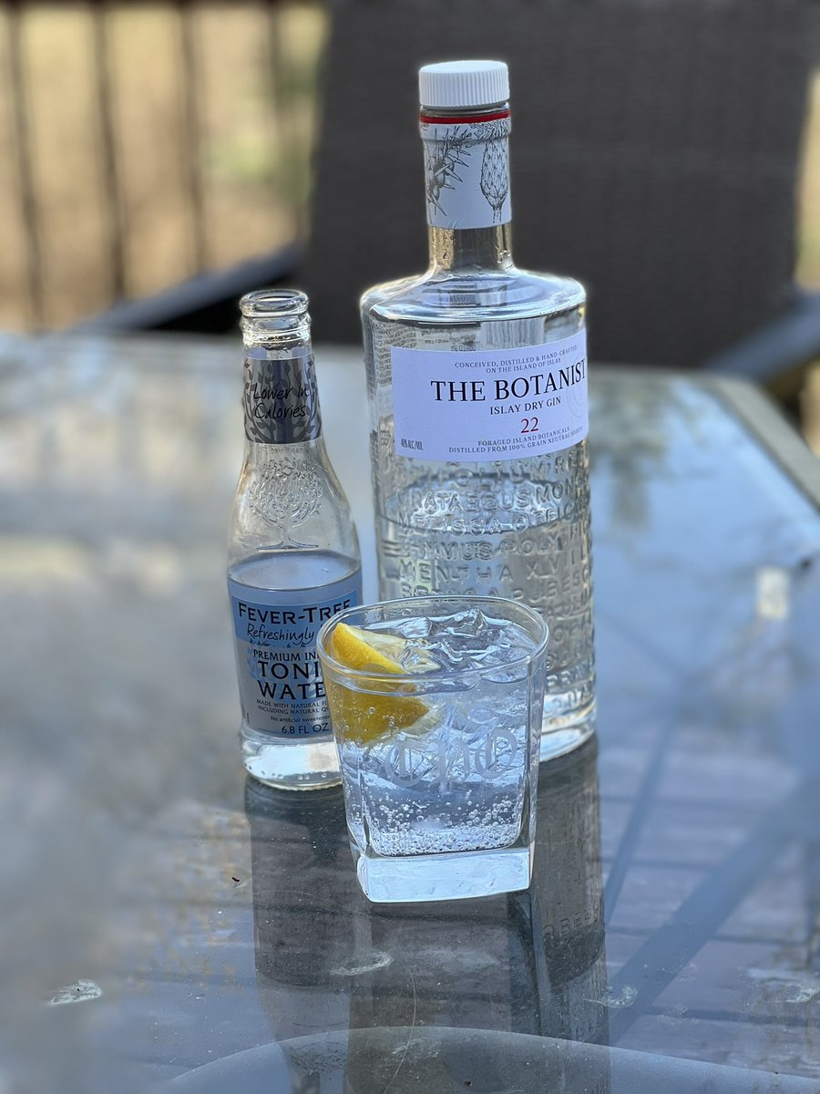 StressHoop's tweet photo. It’s #DeckWeather.
#Ginfluencer https://t.co/9JvRx1eNbu