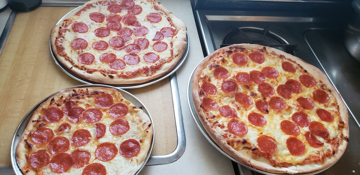 Wcmarchese's tweet photo. Pizza night. https://t.co/JDvCe8MPhv
