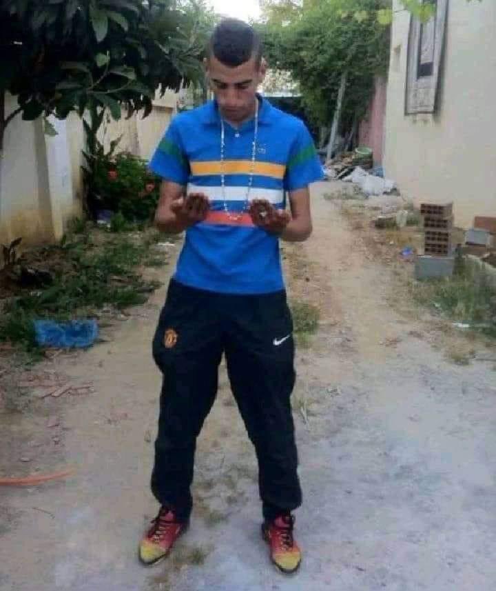 kietu0's tweet photo. y’a rebi bent hlal b taille ta3 bent lhram https://t.co/CnOaUCyekN