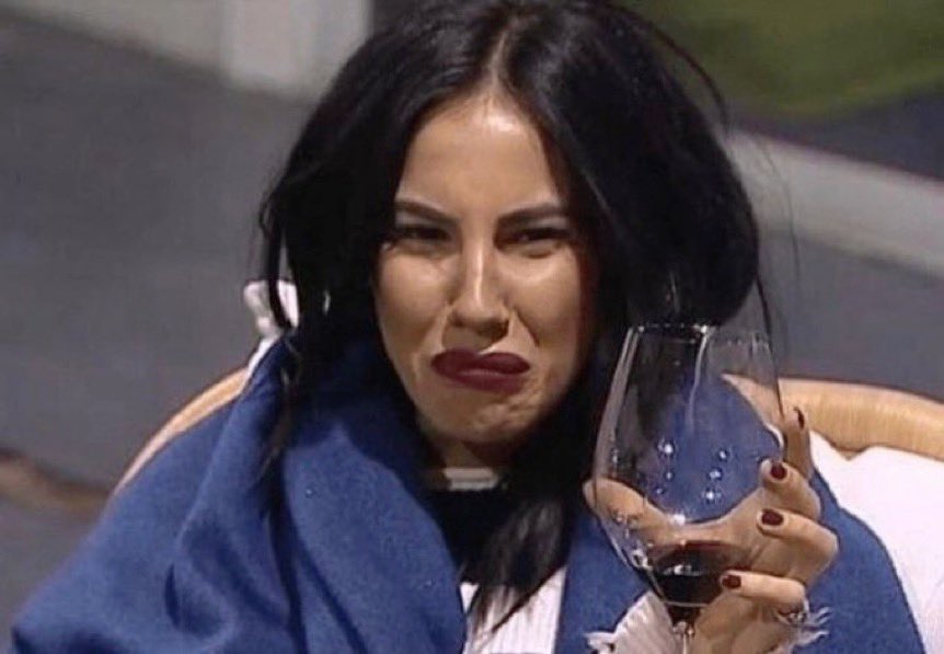 morganlips's tweet photo. MA IL MODO IN CUI ALBE IN LACRIME STAVA RINUNCIANDO AL SUO SOGNO MENTRE SERENA NON HA DETTO UNA PAROLA A SUO FAVORE MAMMA MIA #amici21 https://t.co/FPQo9lVRBH