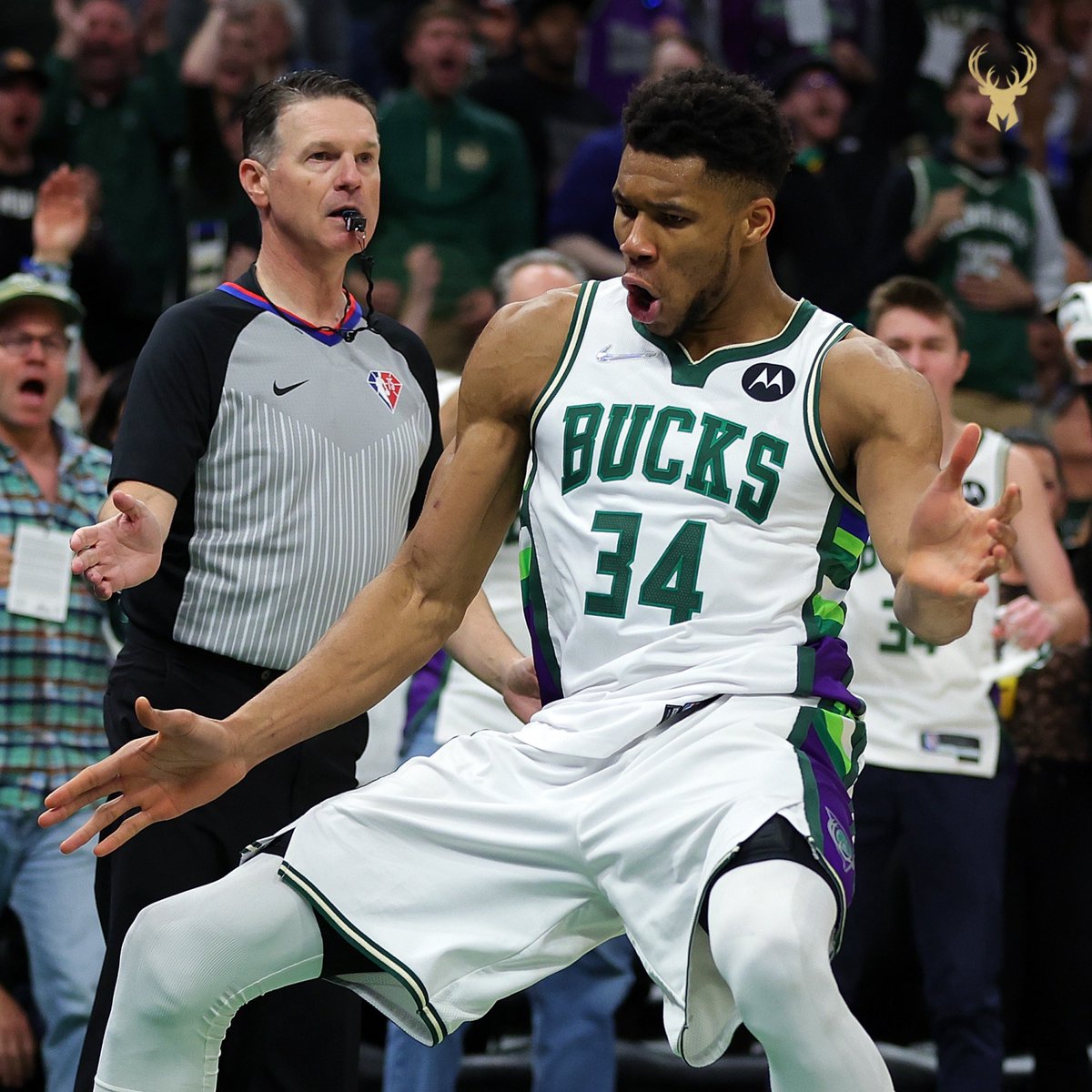 Bucks's tweet photo. The Giannis Shimmy. 😮‍💨 https://t.co/UUWZgJhHqd